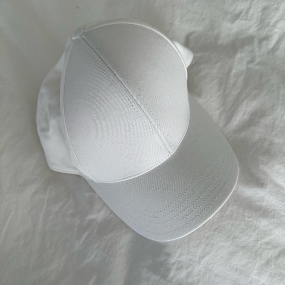 Aritzia Accessories - Aritzia white baseball hat